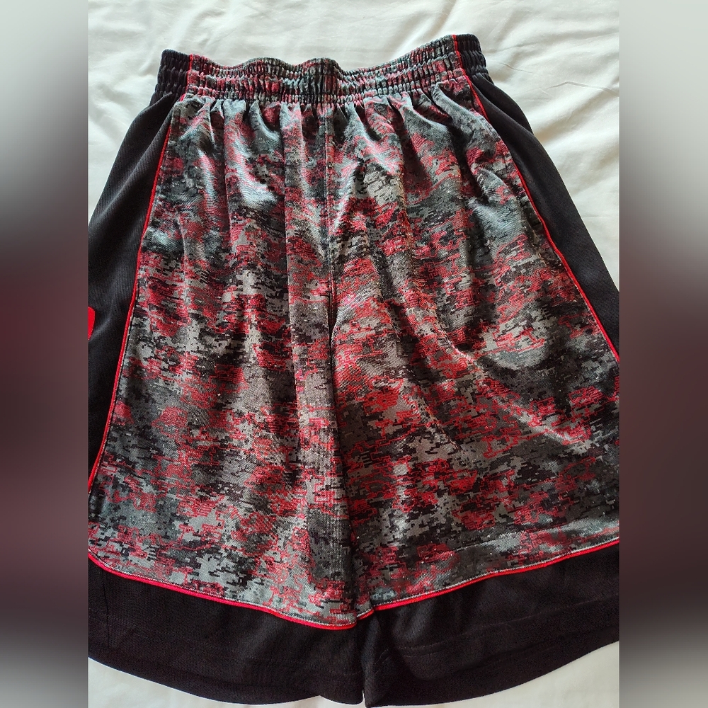 AND1 Men's Basketball Shorts. Size Medium.  11" Inseam